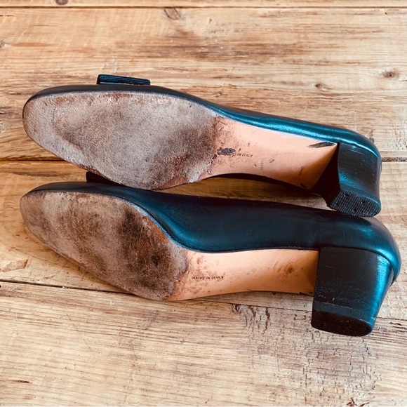 Salvatore Ferragamo—Vintage Vara Bow Heel Pumps, Double Bow (8.5 A2, Narrow) - Picture 13 of 13